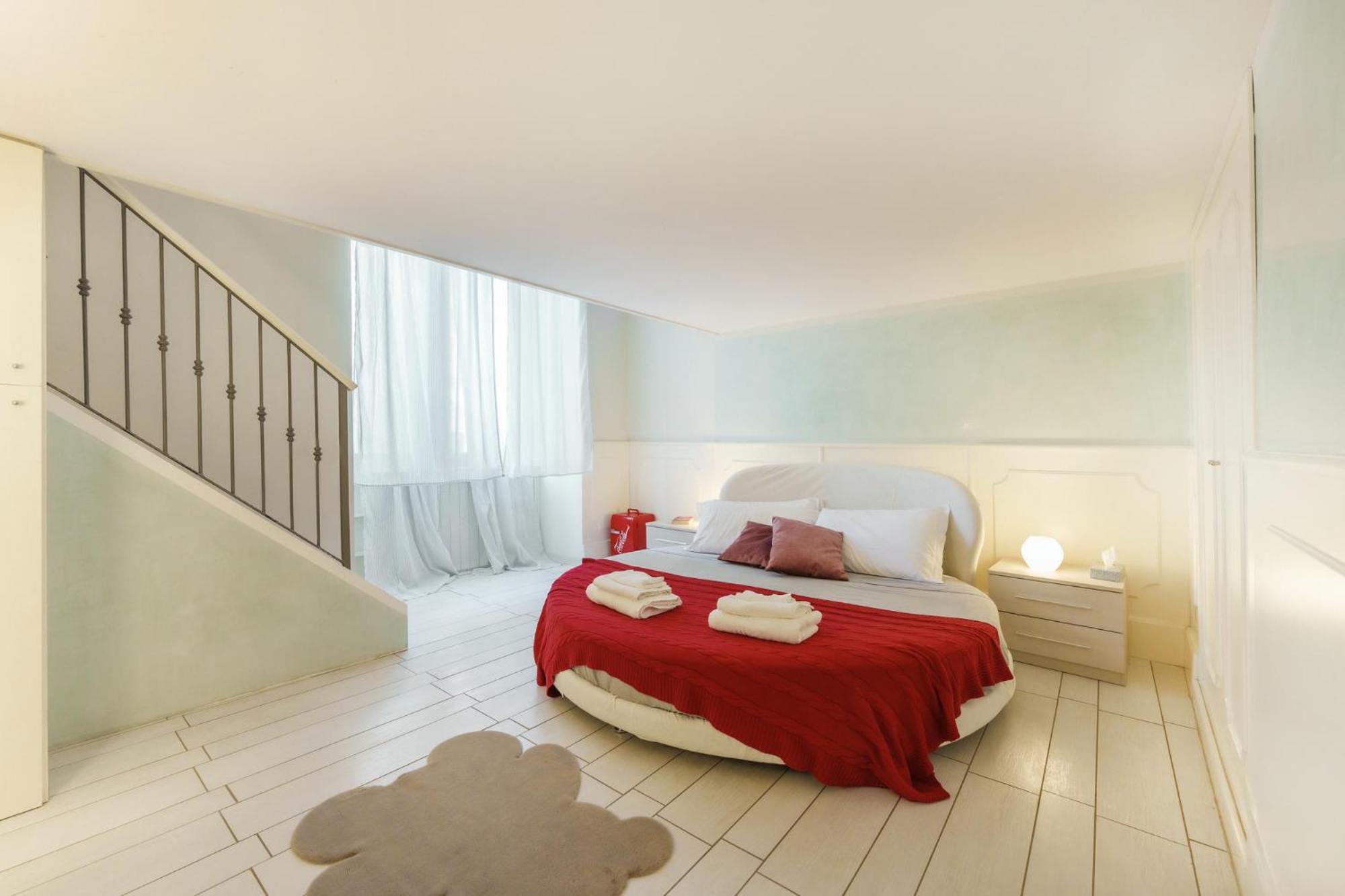 Art-filled, Luxury Finished 2br Escape In Vomero * Napoli