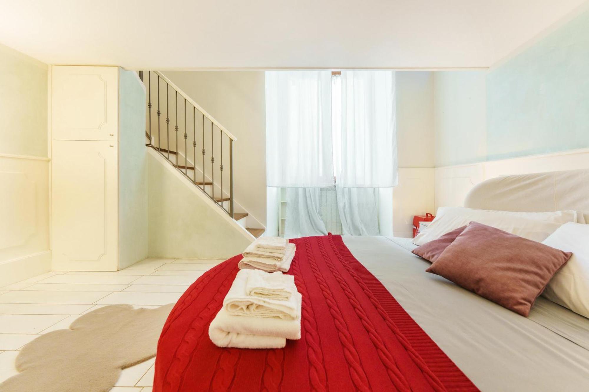 Art-filled, Luxury Finished 2br Escape In Vomero