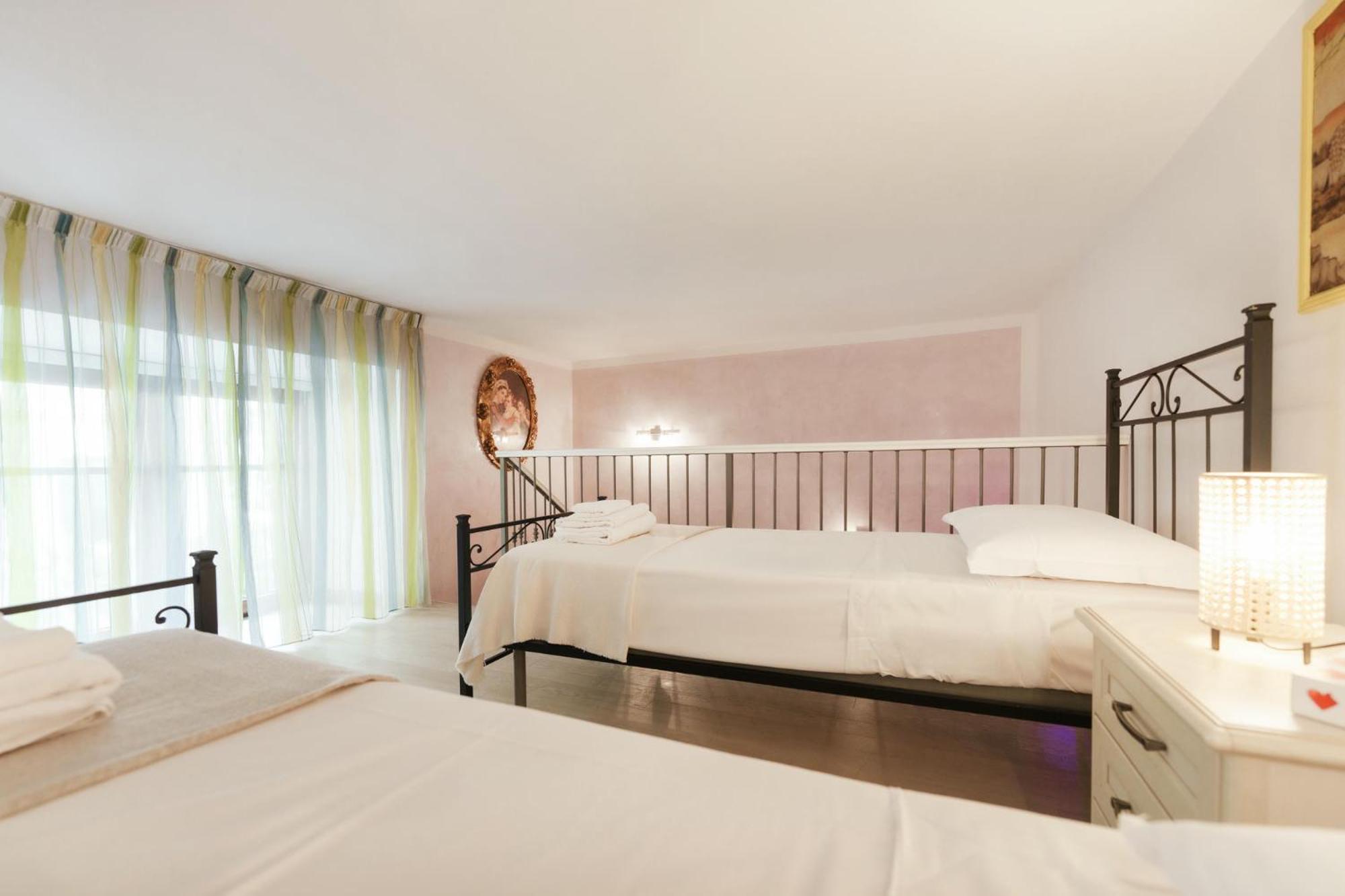 Art-filled, Luxury Finished 2br Escape In Vomero Appartamento