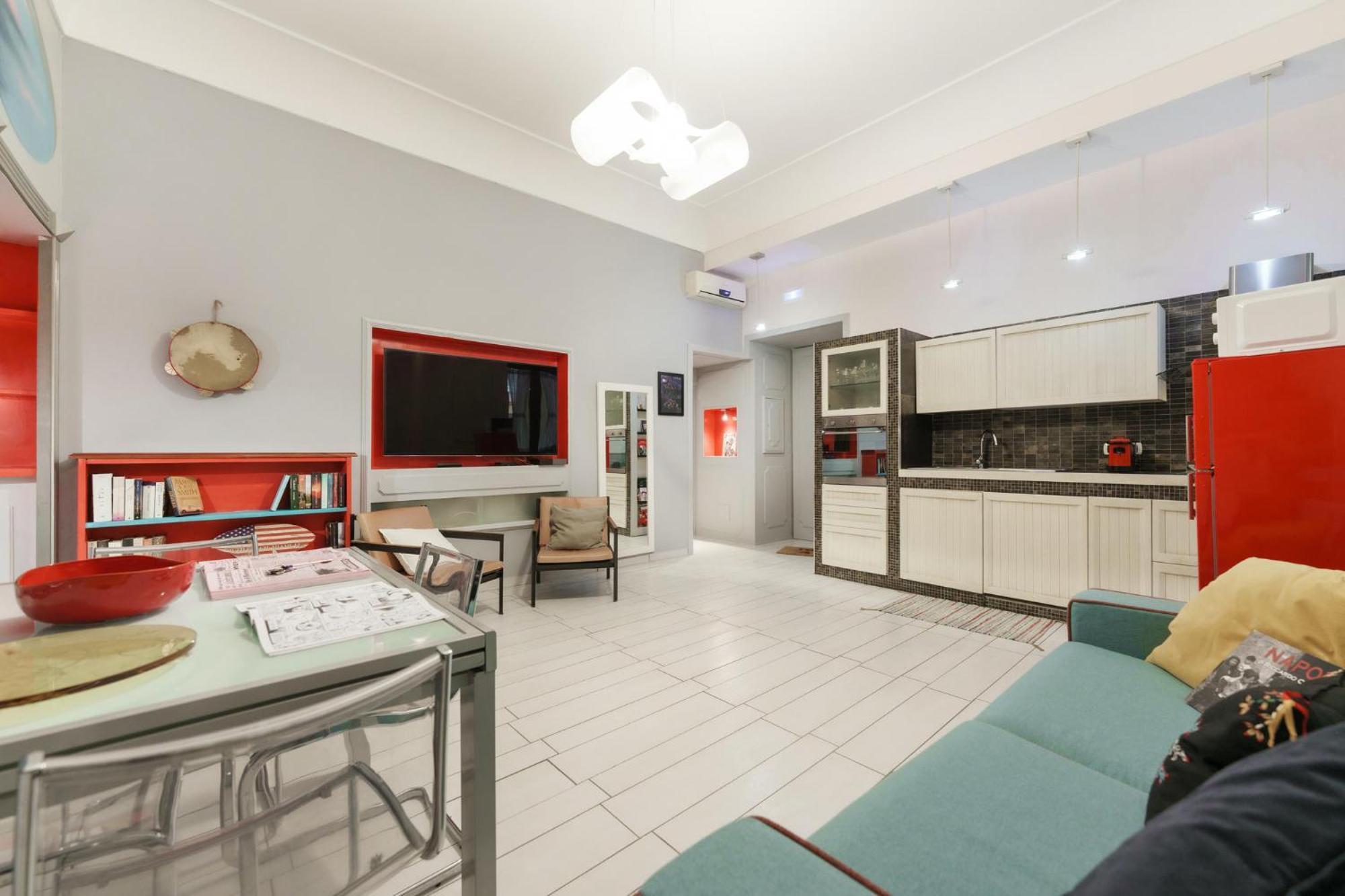 Art-filled, Luxury Finished 2br Escape In Vomero Napoli