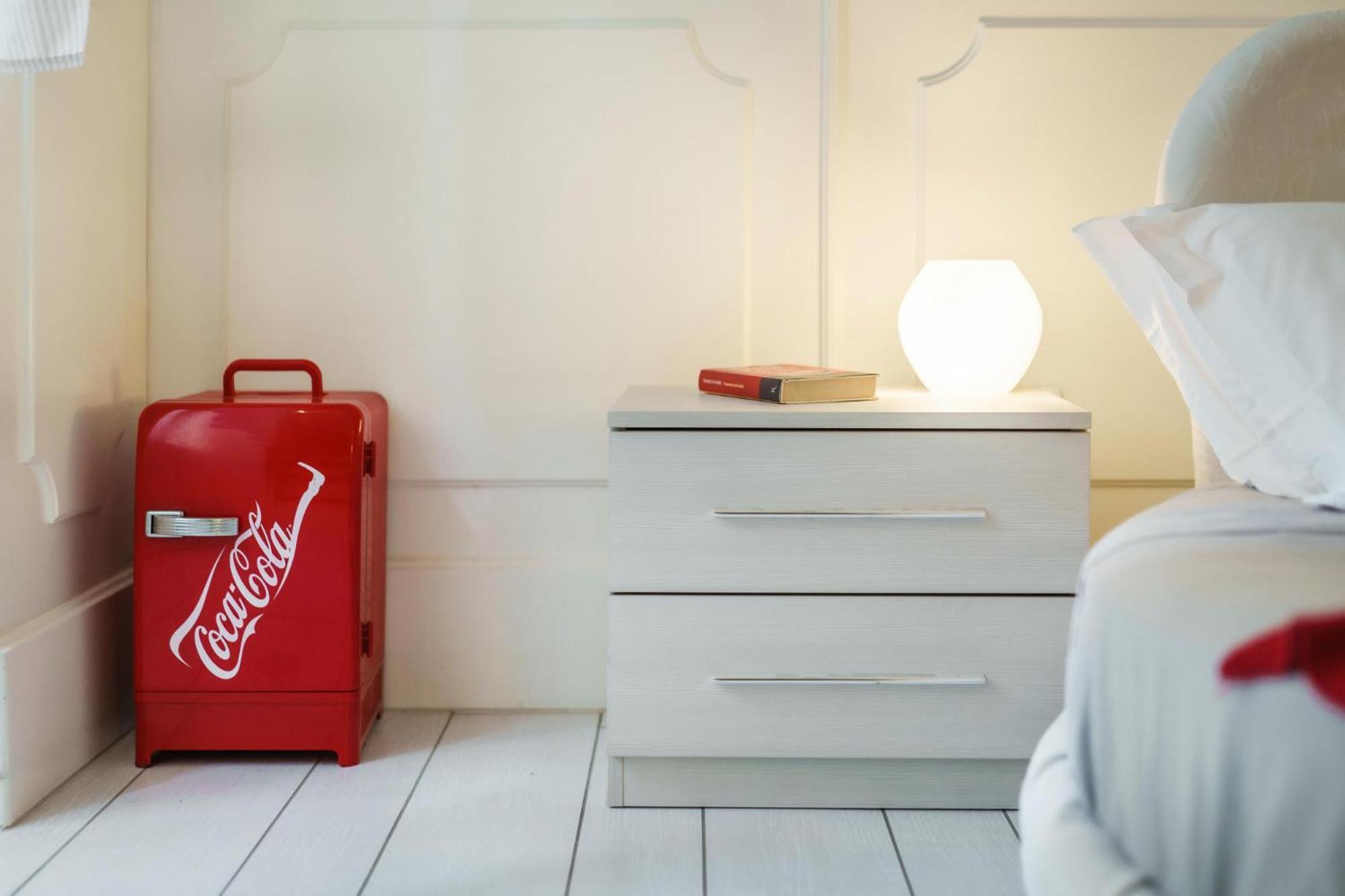 Apartment Art-filled, Luxury Finished 2br Escape In Vomero *